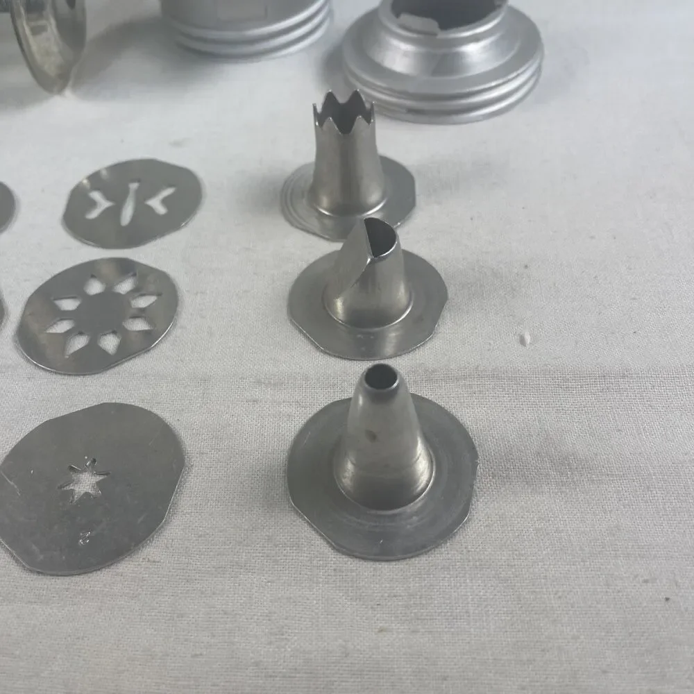 Vintage Mirro Cookie Pastry Press Set w/9 Discs 3 Tips Wooden Stand USA